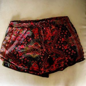 Silk shorts with pockets